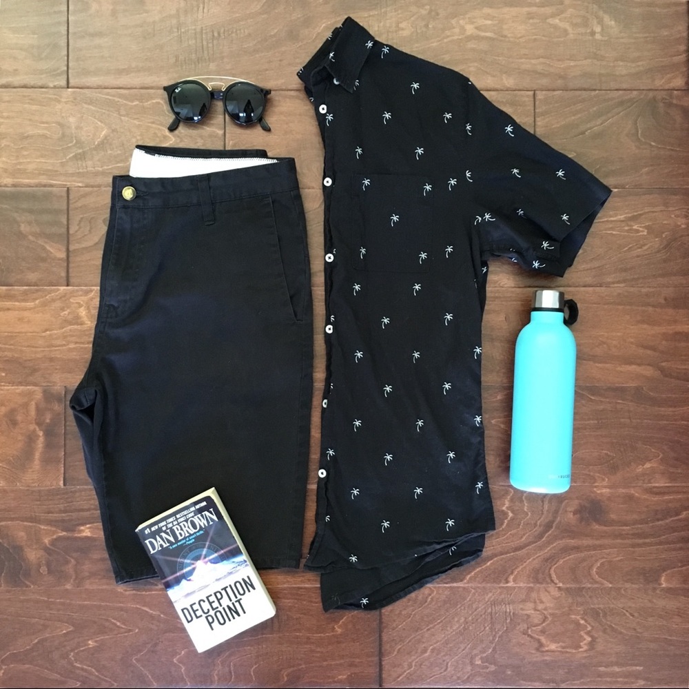 Black Short-sleeve Button-down 🌴